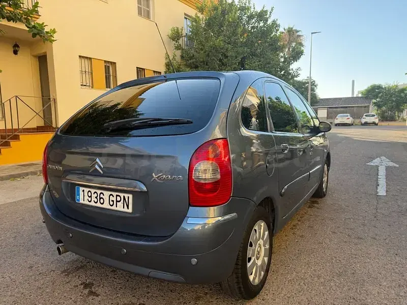 Usado Citroën Xsara Picasso 92 CV (67 kW) 2009 Gris / plata Monovolumen