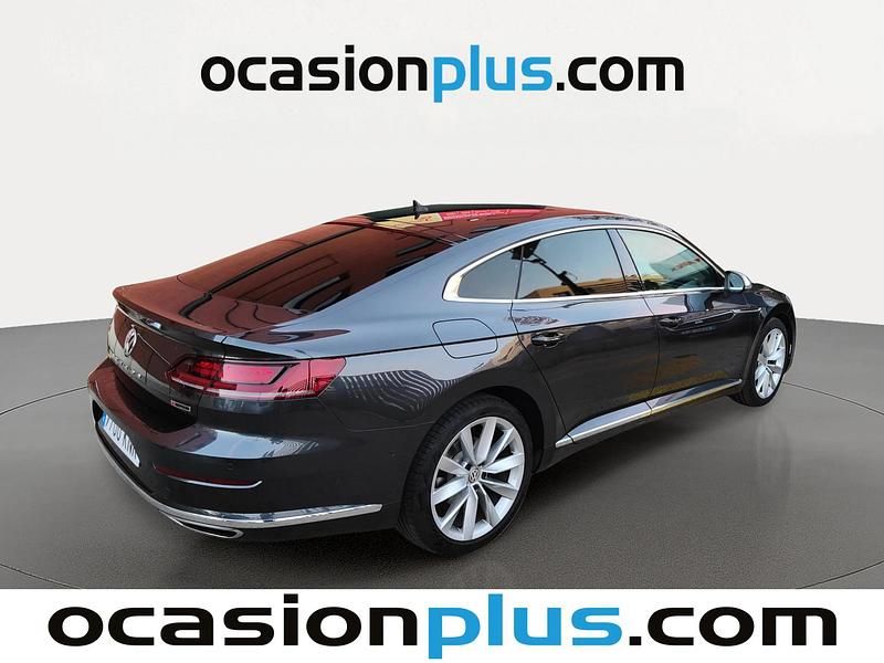 Usado VW Arteon Elegance 190 CV (139 kW) 2018 Gris / plata Berlina