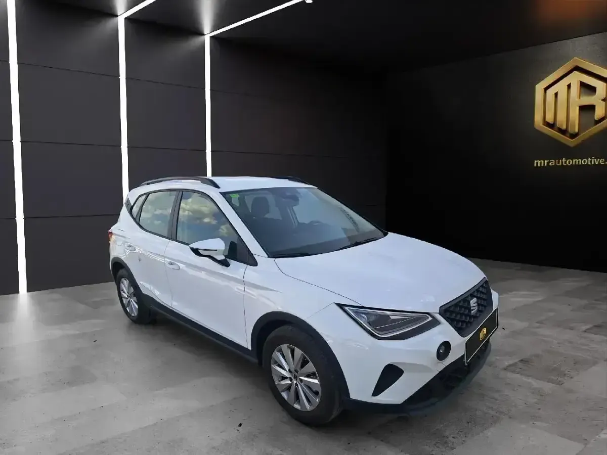 Usado Seat Arona Style Plus 110 CV (80 kW) 2022 Blanco SUV