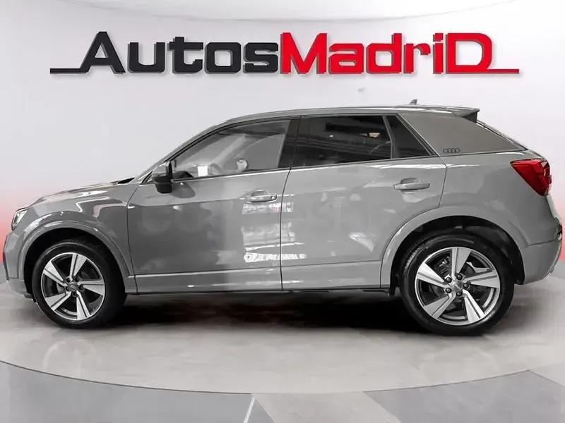 Usado Audi Q2 Sport 116 CV (85 kW) 2017 Gris / plata SUV
