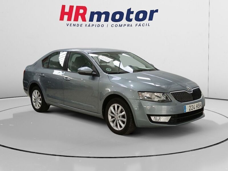 Gris Usado 2013 Skoda Octavia Ambition Berlina | 11.510 € (Caro) - Imagen 1/4