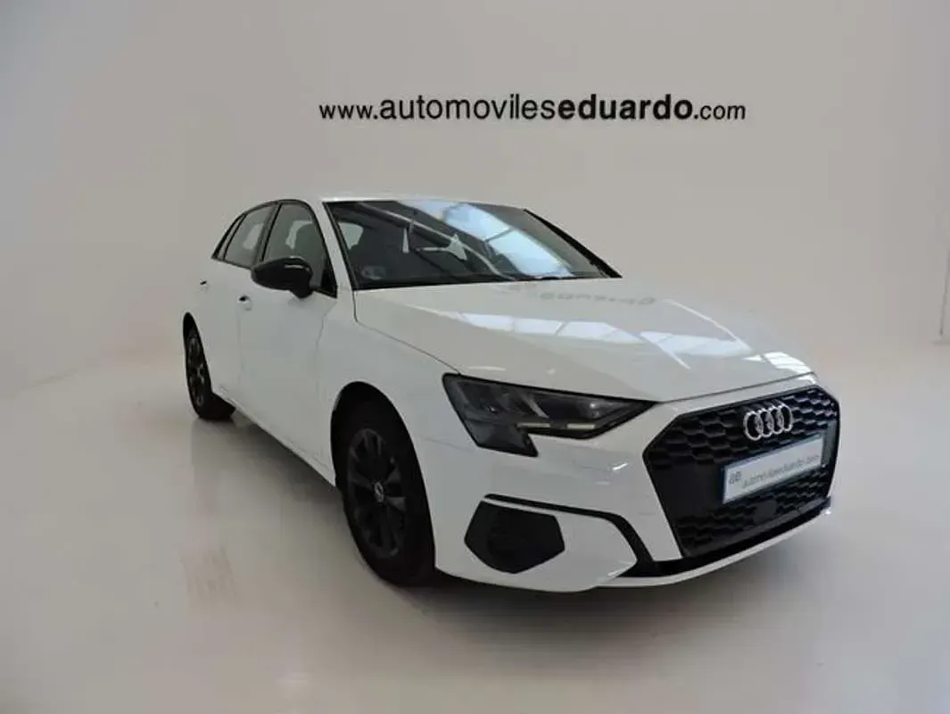 Usado Audi A3 111 CV (81 kW) 2022 Blanco Berlina