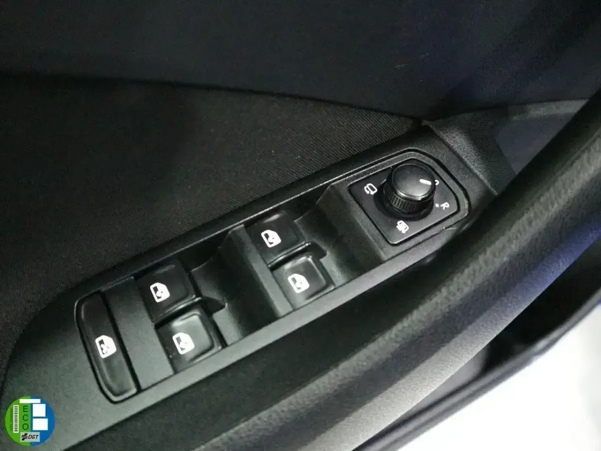 Usado Skoda Kamiq Active 90 CV (66 kW) 2020 Azul SUV