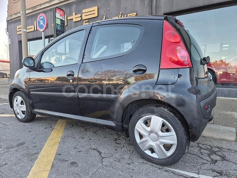 Usado Peugeot 107 68 CV (50 kW) 2006 Negro Utilitario
