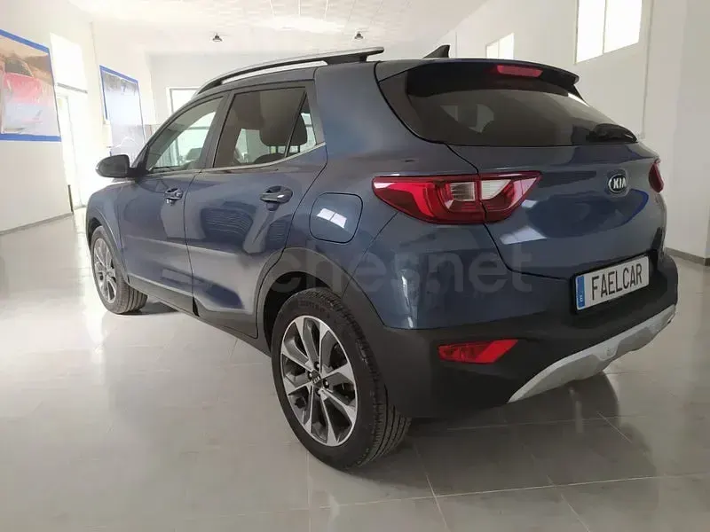 Usado Kia Stonic 100 CV (73 kW) 2019 Azul SUV