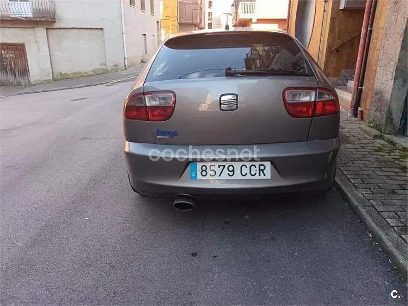 Usado Seat Leon Sport 180 CV (132 kW) 2002 Gris / plata Utilitario
