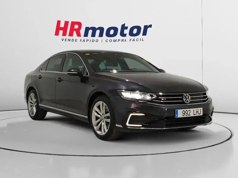 Negro Usado 2020 VW Passat GTE Berlina | 19.050 € - Imagen 1/4