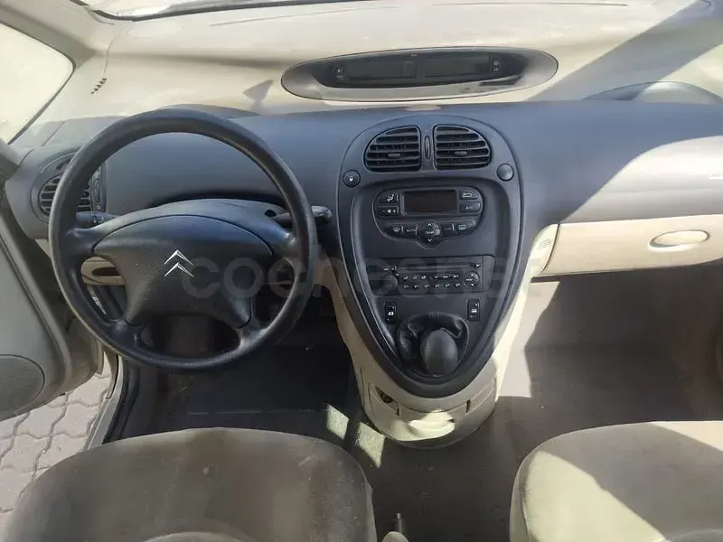 Usado Citroën Xsara Picasso Exclusive 90 CV (66 kW) 2004 Beige Monovolumen