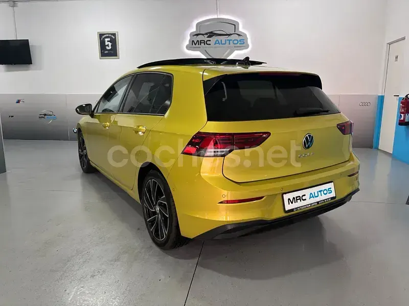 Usado VW Golf VII Life 150 CV (110 kW) 2021 Amarillo Utilitario