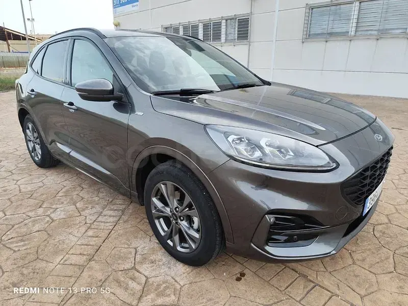 Usado Ford Kuga ST-Line X 190 CV (139 kW) 2022 Gris / plata SUV