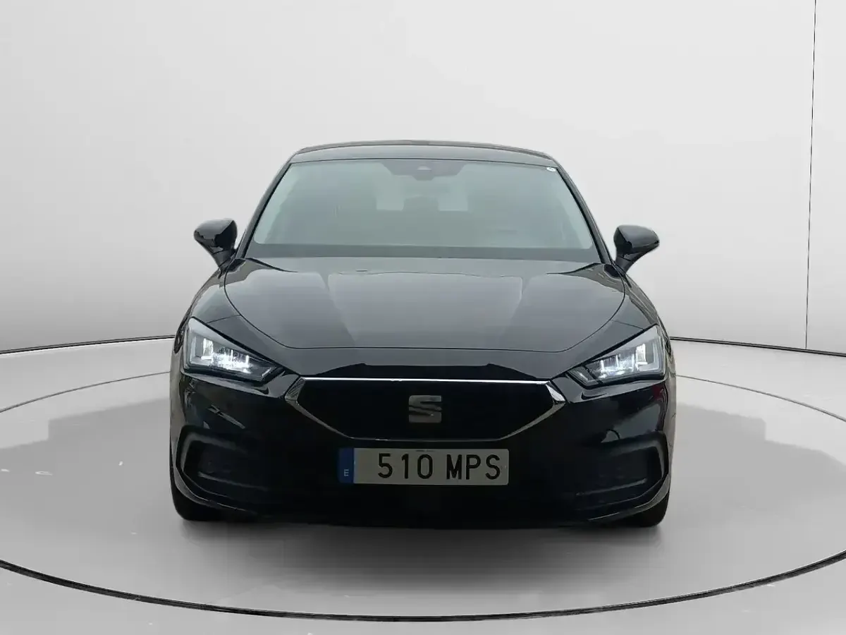 Usado Seat Leon Style 110 CV (80 kW) 2024 Negro Berlina