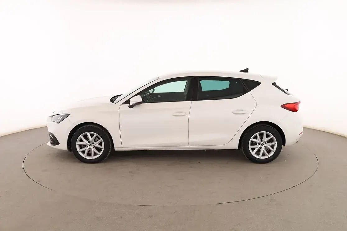 Usado Seat Leon Style 131 CV (96 kW) 2021 Blanco Berlina