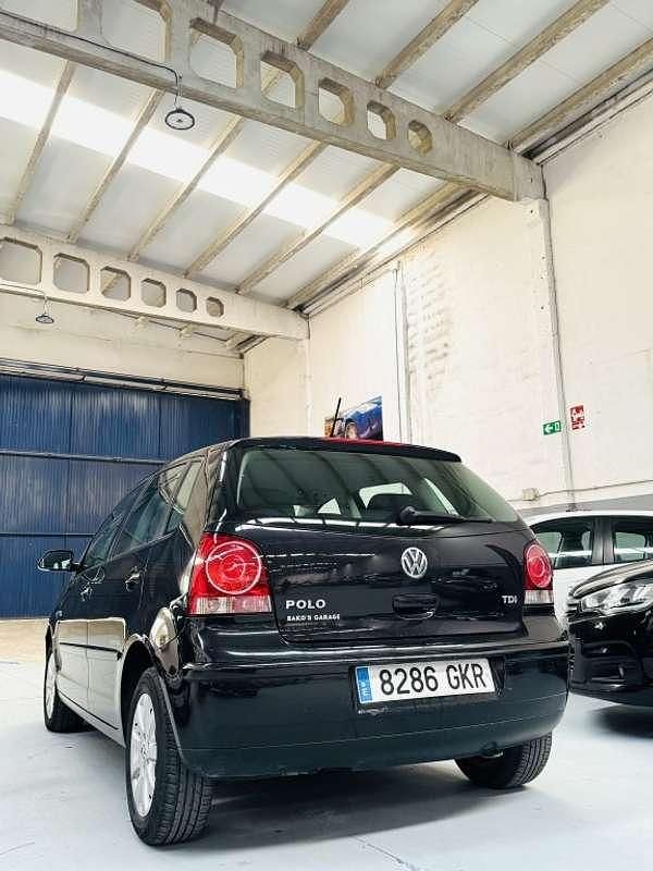 Usado VW Polo 75 CV (55 kW) 2004 Negro Utilitario