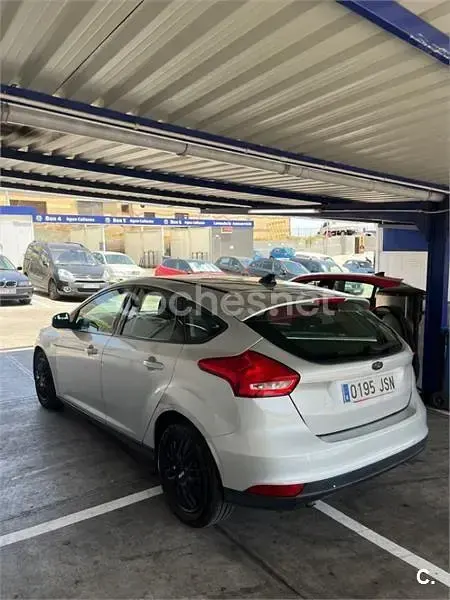 Usado Ford Focus Business Edition 125 CV (91 kW) 2016 Gris / plata Berlina
