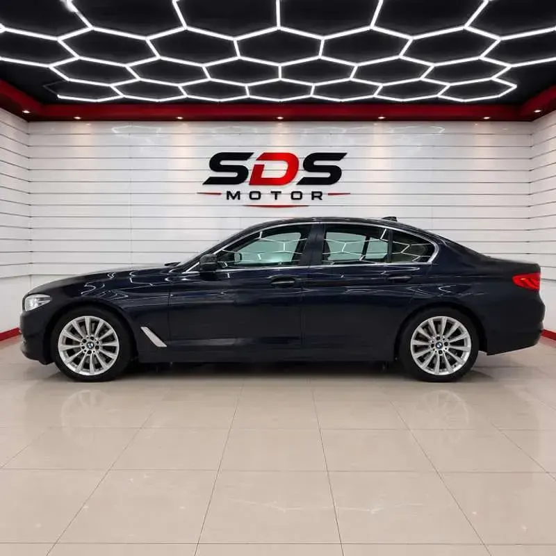 Usado BMW 518 150 CV (110 kW) 2016 Azul Familiar