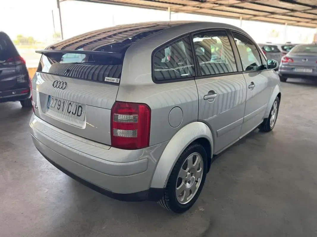 Usado Audi A2 75 CV (55 kW) 2004 Gris Utilitario