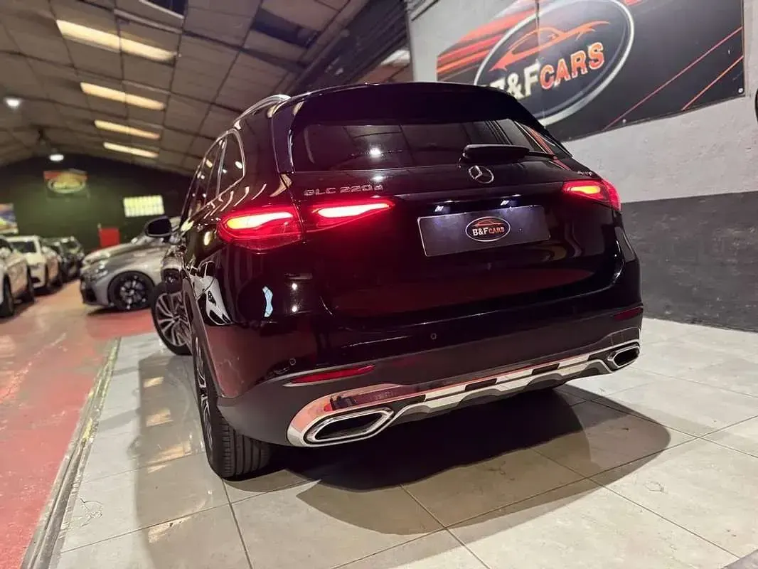 Usado Mercedes GLC220 197 CV (144 kW) 2023 Negro SUV