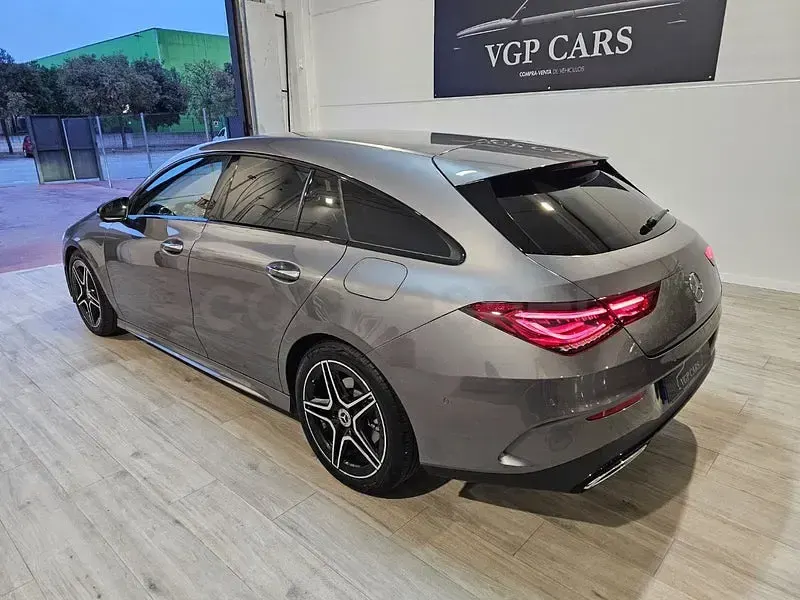 Usado Mercedes CLA180 Shooting Brake 136 CV (100 kW) 2021 Gris / plata Familiar