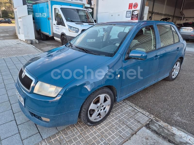 Usado Skoda Fabia 101 CV (74 kW) 2002 Azul Berlina