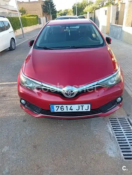 Usado Toyota Auris Active 116 CV (85 kW) 2016 Rojo Berlina