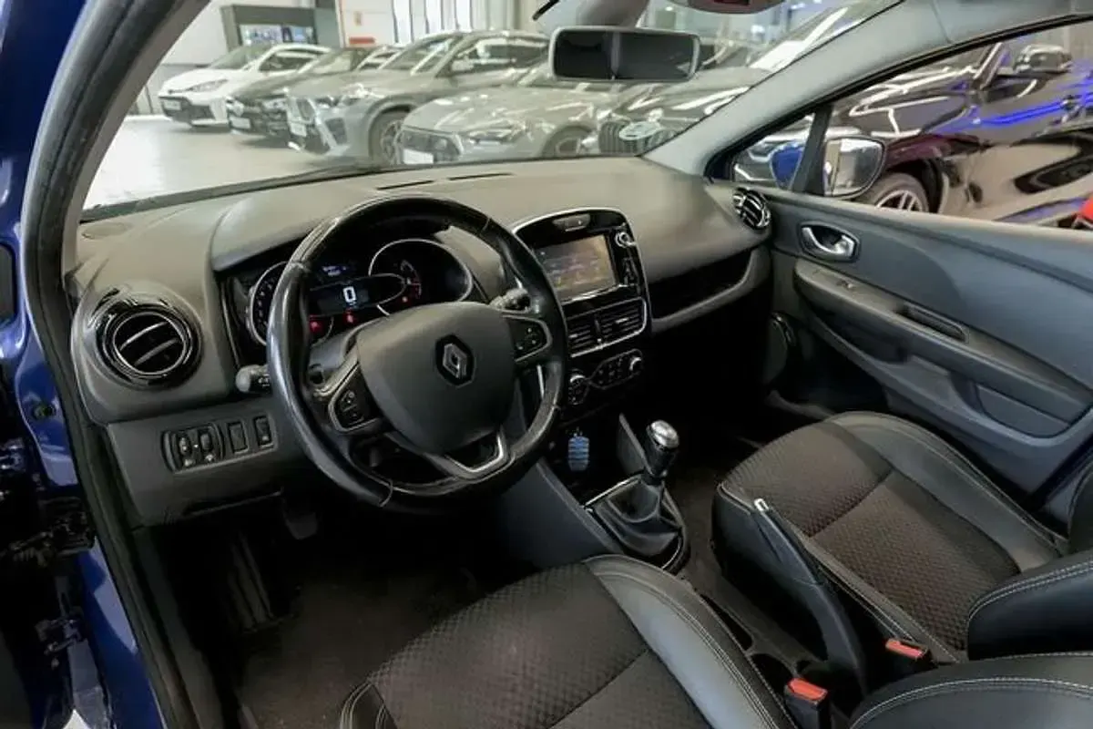 Usado Renault Clio Zen 120 CV (88 kW) 2018 Azul Utilitario