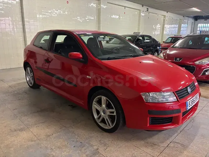 Usado Fiat Stilo Racing 115 CV (84 kW) 2005 Rojo Berlina