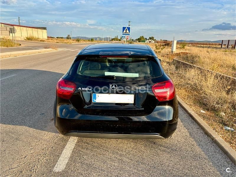 Usado Mercedes A180 109 CV (80 kW) 2016 Negro Berlina