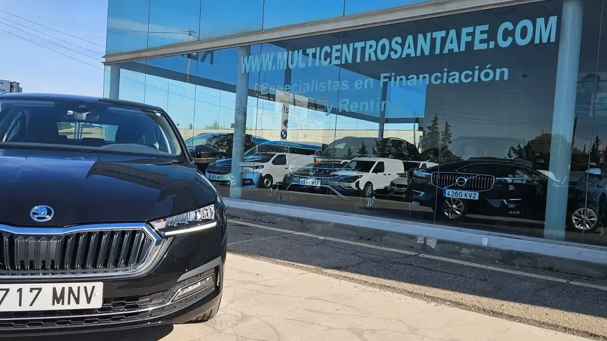 Usado Skoda Octavia Selection 150 CV (110 kW) 2024 Negro Berlina