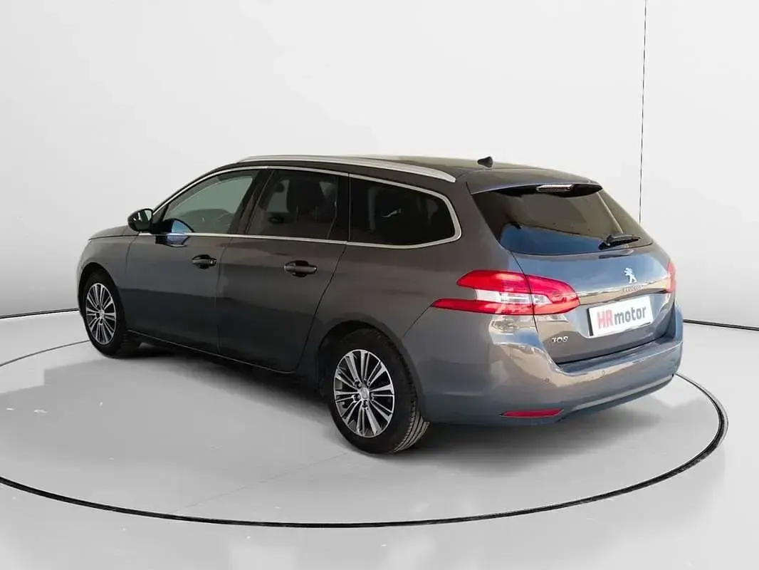 Usado Peugeot 308 SW Allure 131 CV (96 kW) 2021 Gris Familiar