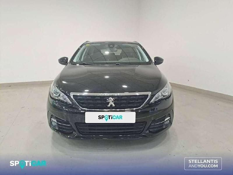 Usado Peugeot 308 SW Style 131 CV (96 kW) 2020 Negro Familiar