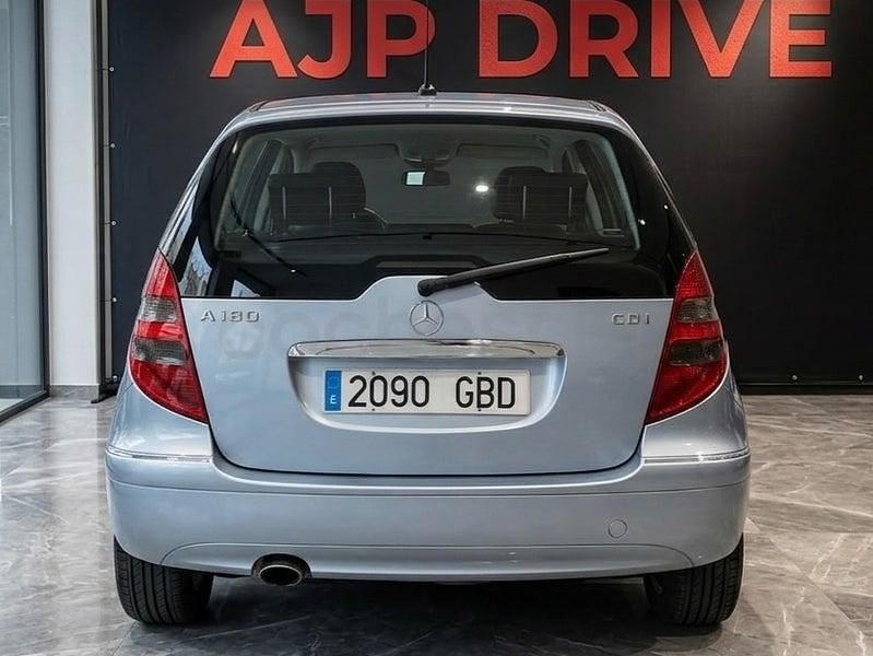 Käytetty Mercedes A180 109 HP (80 kW) 2009 Harmaa Tila-auto