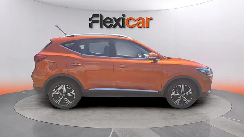 Usado MG ZS Comfort 106 CV (77 kW) 2022 Naranja Berlina
