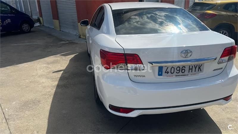 Usado Toyota Avensis Executive 124 CV (91 kW) 2014 Blanco Berlina