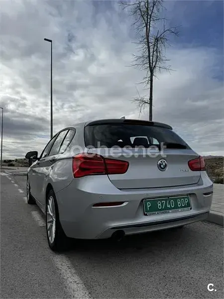 Usado BMW 118 Comfort Edition 150 CV (110 kW) 2018 Gris / plata Berlina