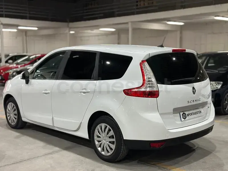 Usado Renault Scénic III 115 CV (84 kW) 2014 Blanco Monovolumen