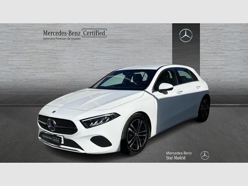Blanco Usado 2023 Mercedes A180 Progressive Utilitario | 29.490 € (Un poco caro) - Imagen 1/4