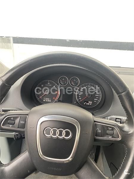 Gris / plata Usado 2009 Audi A3 Ambiente Berlina | 5800 € (Buen precio) - Imagen 1/4