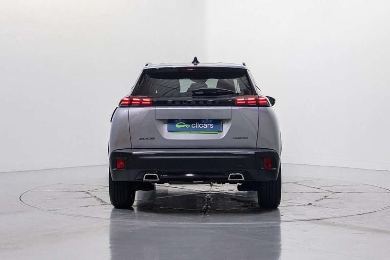 Usado Peugeot 2008 Allure 136 CV (100 kW) 2024 Plateado SUV