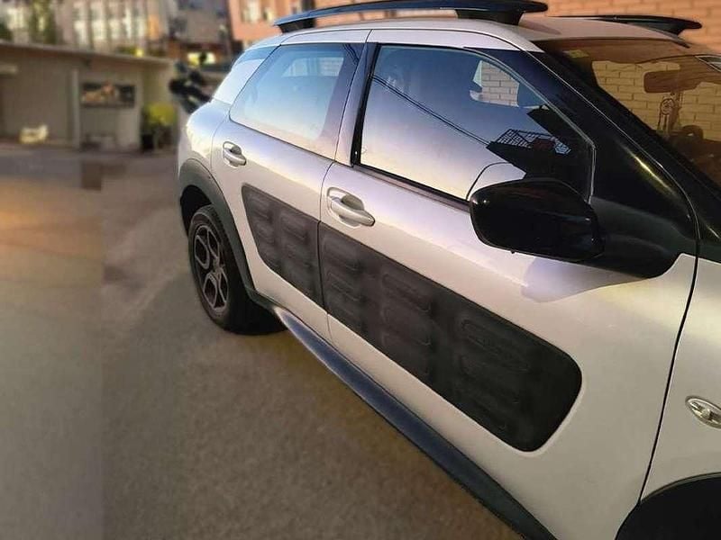 Usado Citroën C4 Cactus Feel 100 CV (73 kW) 2014 Blanco Utilitario