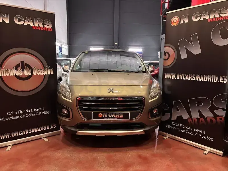Usado Peugeot 3008 Style 120 CV (88 kW) 2015 Marrón Familiar