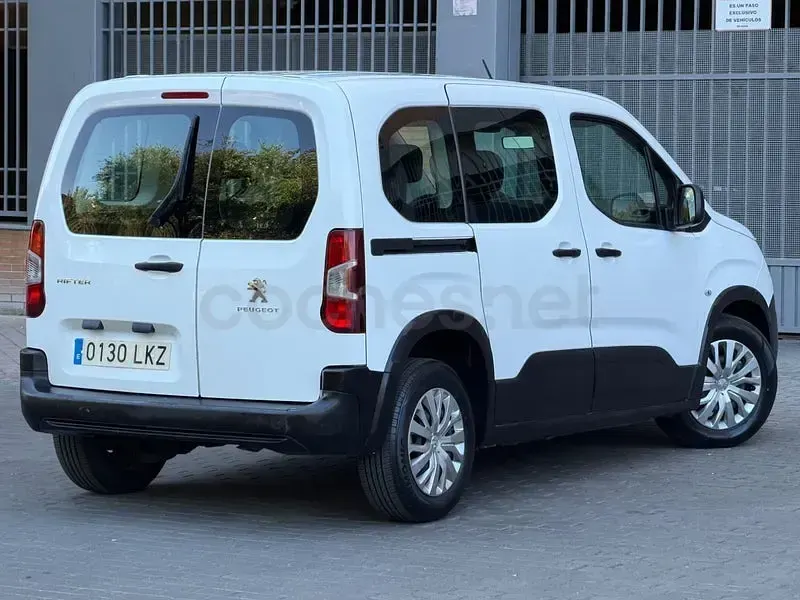 Usado Peugeot Rifter Access 100 CV (73 kW) 2020 Blanco Monovolumen