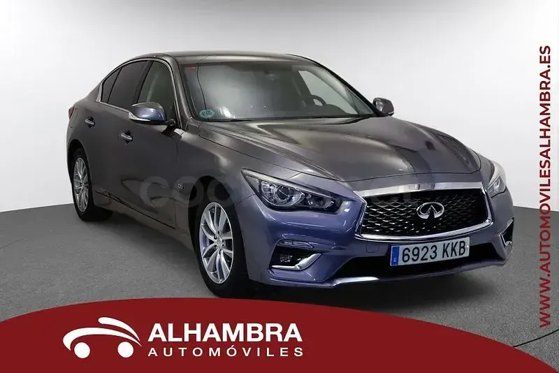 Usado Infiniti Q50 Premium 170 CV (125 kW) 2018 Gris / plata Berlina