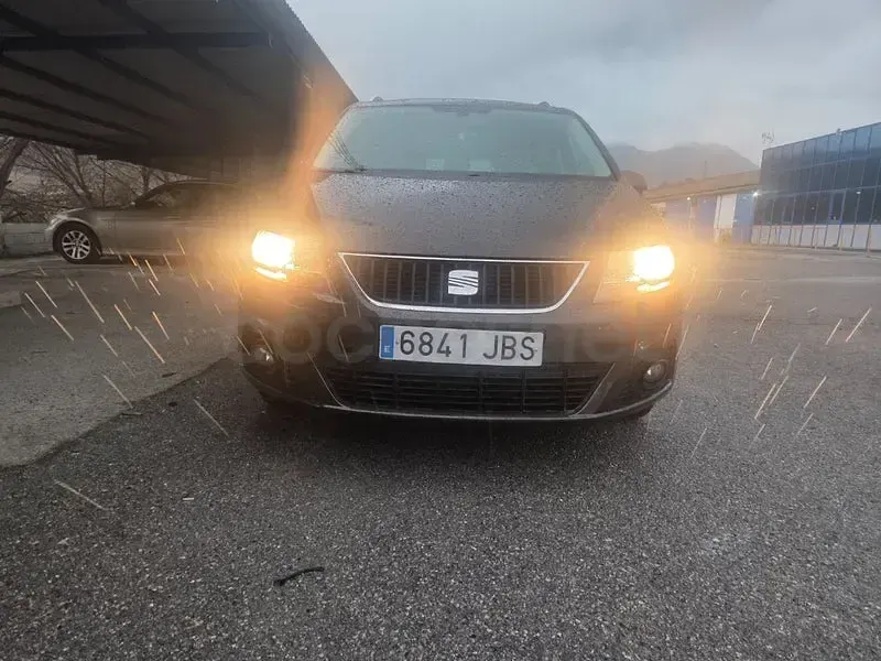 Usado Seat Alhambra I-Tech 140 CV (102 kW) 2014 Marrón Monovolumen