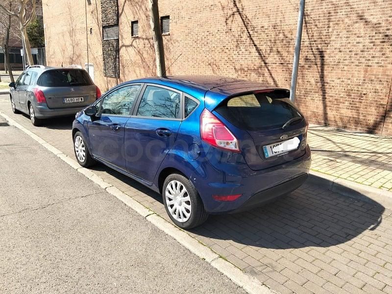 Usado Ford Fiesta Trend 82 CV (60 kW) 2014 Azul Utilitario