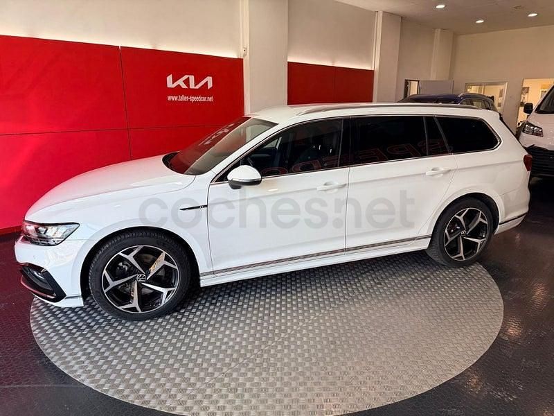 Usado VW Passat R-line 150 CV (110 kW) 2021 Blanco Familiar