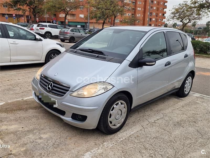 Usado Mercedes A160 Classic 82 CV (60 kW) 2007 Gris / plata Monovolumen