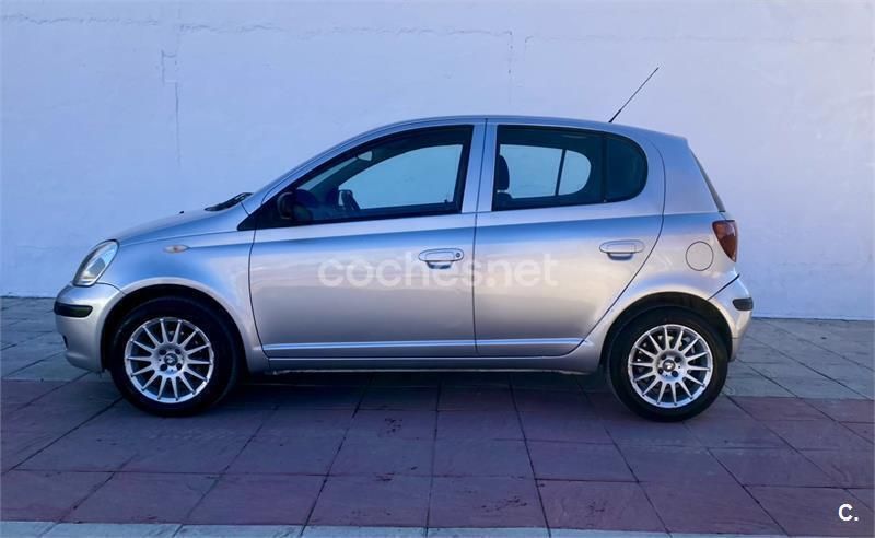 Gris / plata Usado 2004 Toyota Yaris T3 Berlina | 4250 € (Precio justo) - Imagen 1/4