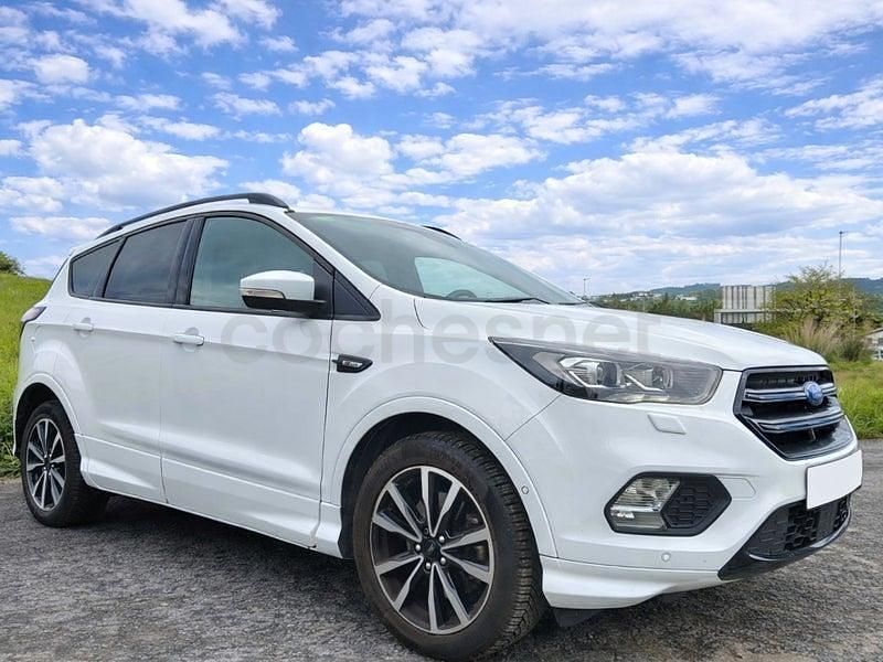 Usado Ford Kuga ST-Line 150 CV (110 kW) 2018 Blanco SUV