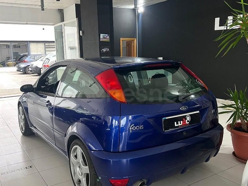 Usado Ford Focus RS 220 CV (161 kW) 2003 Azul Berlina
