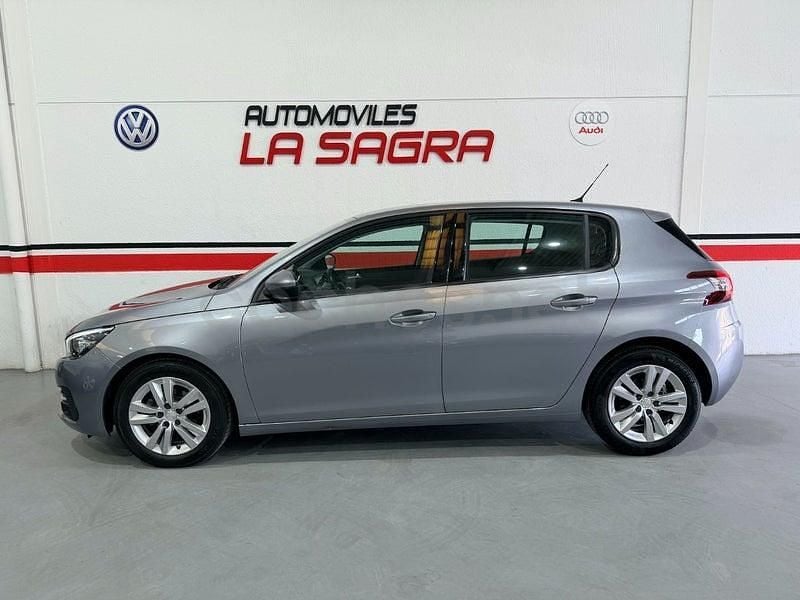 Usado Peugeot 308 Business-Line 102 CV (75 kW) 2021 Gris / plata Berlina